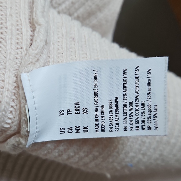 2/$20 AE - Women's Cream V-Neck Sweater - Oversized XS - Picture 4 of 5